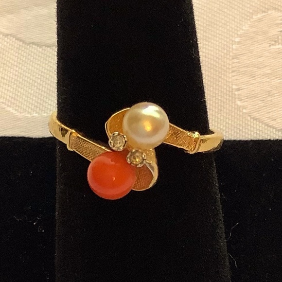 Jewelry - Antique 18Kt Gold Pearl, Coral, Diamond ring Size9